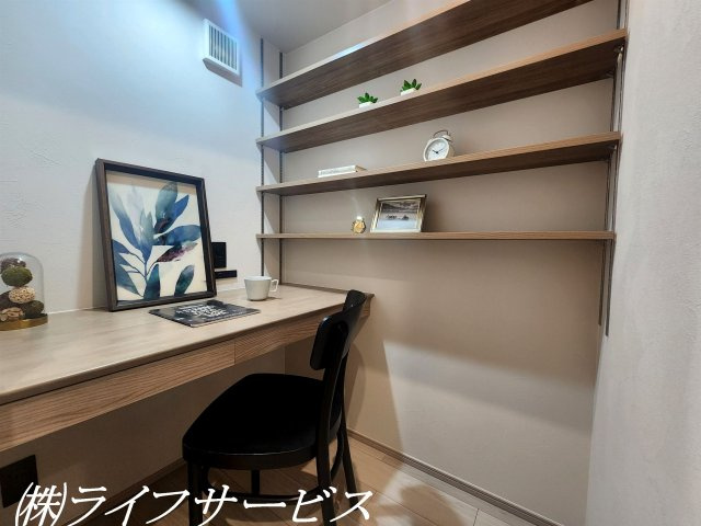 【その他】 | ソシエ北大阪 | ワークスペース新設／趣味やテレワーク等用途多数！オープンシェルフ設置！デザイン面にもこだわりました！