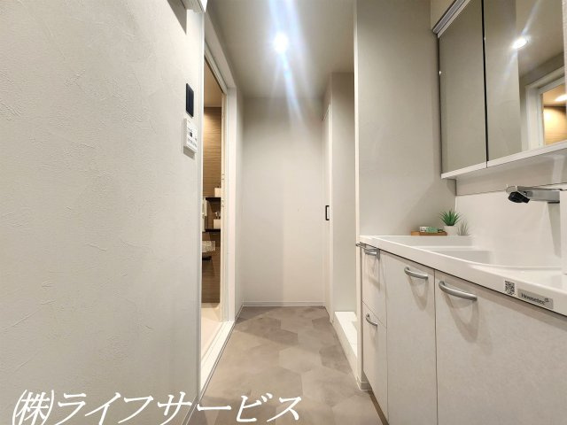 【洗面所】 | ソシエ北大阪 | 洗面室／リネン庫あり