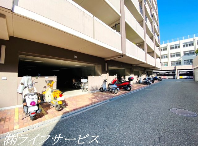 【その他共用部分】 | ソシエ北大阪 | バイク置場