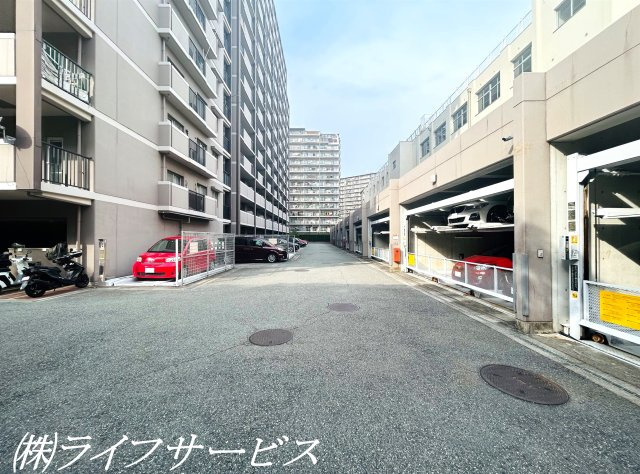【駐車場】 | ソシエ北大阪 | 駐車場