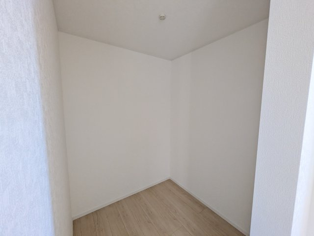 土浦市神立東　第5　新築戸建　1号棟の収納|大容量のクローゼットを完備。衣類から季節家電までスッキリ片付き、空間を有効活用できます。
