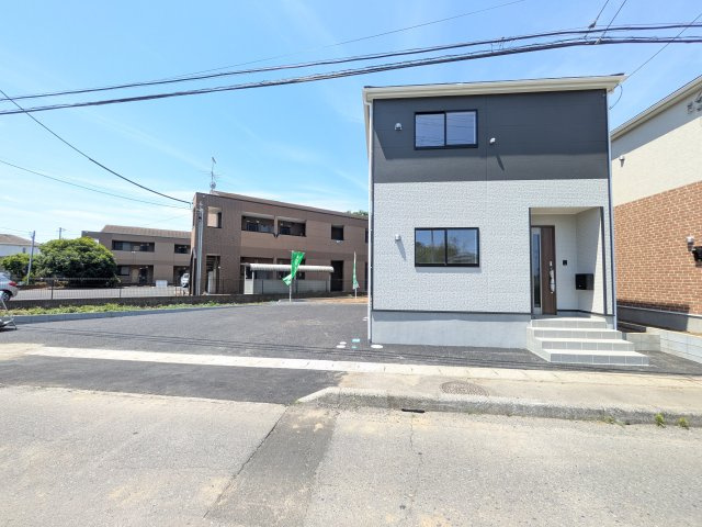 土浦市神立東　第5　新築戸建　2号棟の前面道路含む現地写真|写真だけでは伝わらない快適さを、ぜひ現地で体感しませんか？
即日見学可能です！平日のご案内も可能です♪
お気軽にお問合せまたはお電話ください！
0297-86-8370まで【リアライズ不動産】