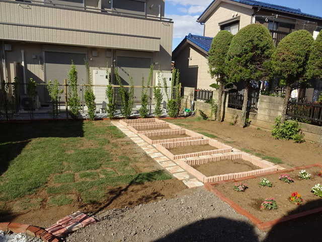 アトリオのエントランス|★入居者専用菜園スペースあります★