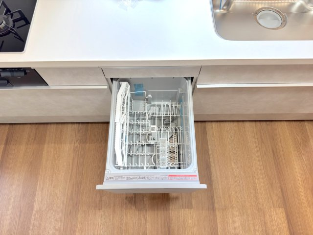 戸建 さいたま市見沼区東大宮１丁目の発電・温水設備|食洗機
食洗機完備。食後の食器洗いを自動化でき、家事の時間を大幅に短縮できます。