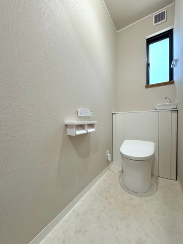 戸建 さいたま市見沼区東大宮１丁目のトイレ|トイレ新規交換
清潔感のある温水洗浄便座付きトイレ新規交換済み。毎日の生活を快適にサポートします。
