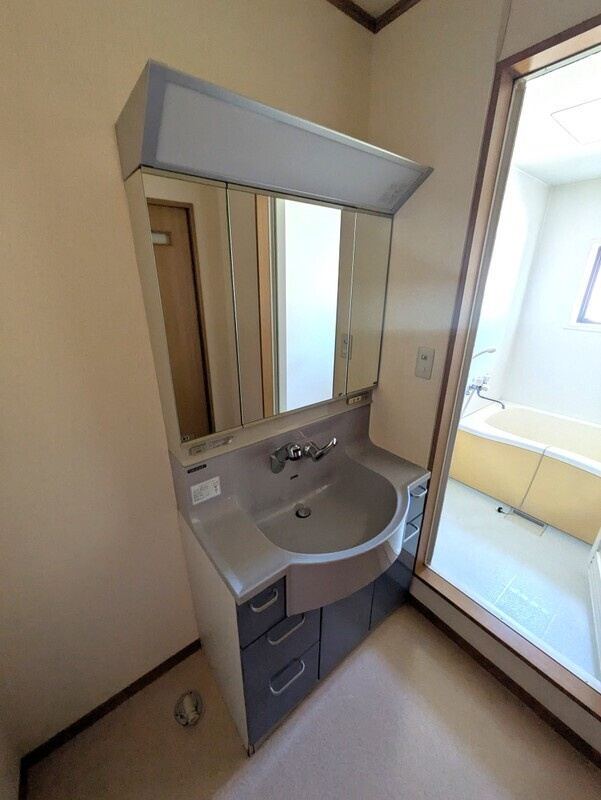 町田市三輪町のアパートの洗面所