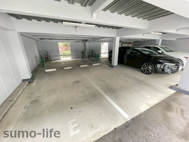 ローレルハイムの駐車場