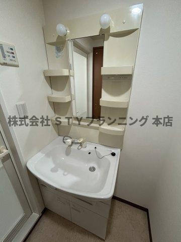 仲介手数料0円！フィオーレレジデンスの独立洗面台