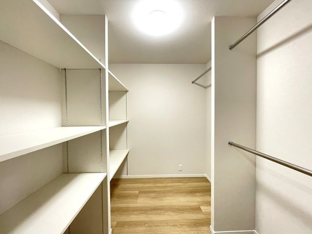 リブゼ温品の収納|収納に役立つウォークインクロゼットです。