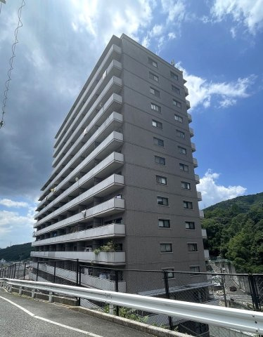 リブゼ温品の外観|上温品小学校徒歩圏内、最寄りのバス停まで徒歩約１分の立地です。