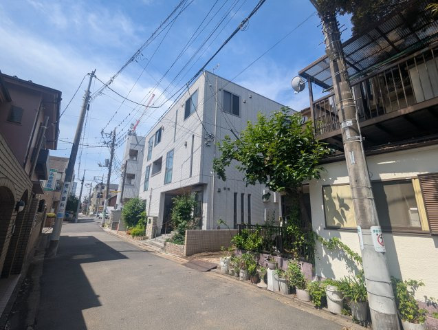足立区千住５丁目の売地の前面道路含む現地写真