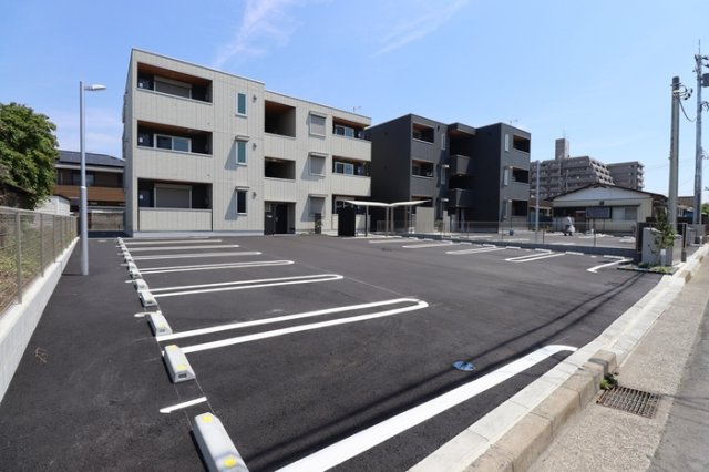 Ｄ-Invest東原A　Aの駐車場|駐車場があるので、車を買う予定の方も安心です
