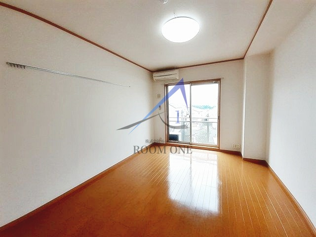 サニー　フォレスト　ガーデンの居間・リビング|洋室のお部屋です。
