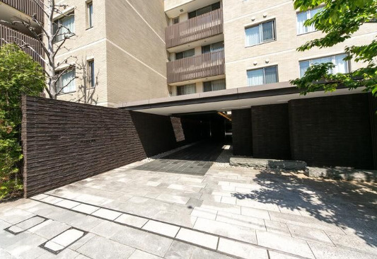 ガーデン高輪のエントランス|建物の内部です