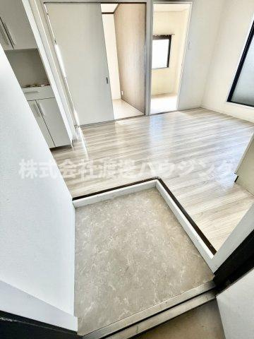 フリーディオ中宮の玄関