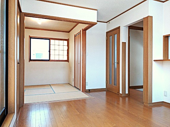 西宮市段上町6丁目　中古戸建の居間・リビング