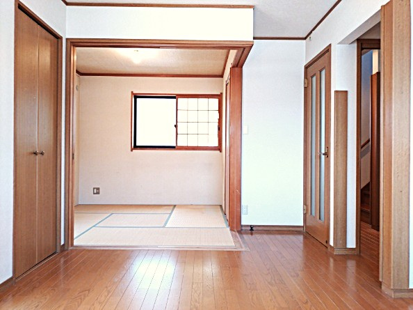 西宮市段上町6丁目　中古戸建の居間・リビング