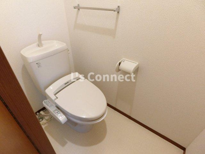 【トイレ】 | アンビックス利府伍番館 | 温水洗浄便座付きのトイレ。