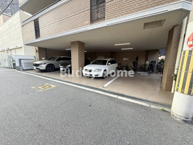 グレイスパインの駐車場