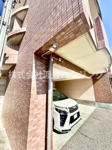 サニーレジデンス豊中の駐車場|屋根付き