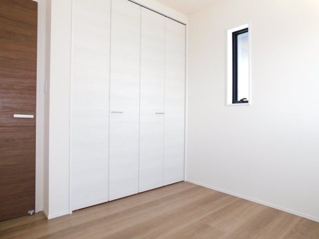 名古屋市北区楠３丁目の新築一戸建の洋室|◇洋室◇　　明るい洋室４．２５帖　全居室収納完備♪