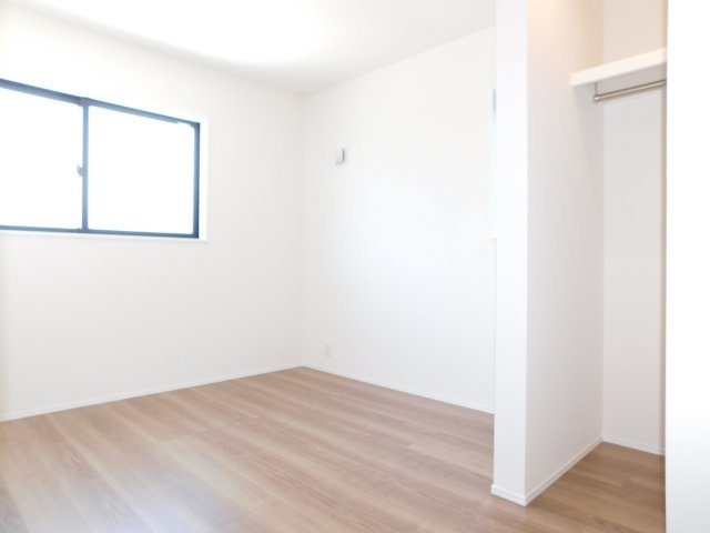 名古屋市北区楠３丁目の新築一戸建の洋室|◇洋室◇　　明るい洋室５．０６帖　ウォークインクローゼット完備♪
