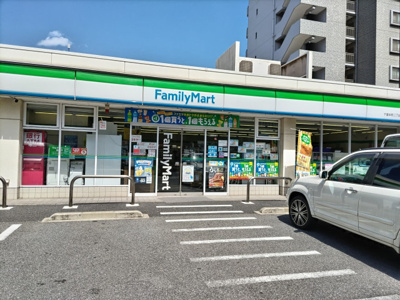 ファミリーマート 千葉本町二丁目店まで230ｍ
