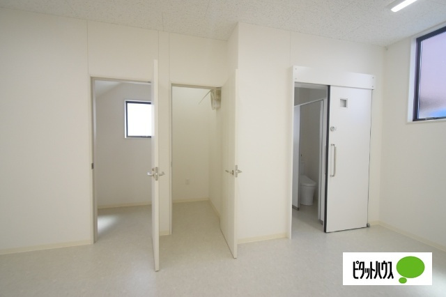 中居町貸事務所の内装
