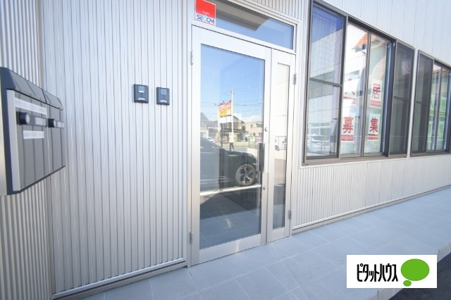 中居町貸事務所の外観|共用玄関