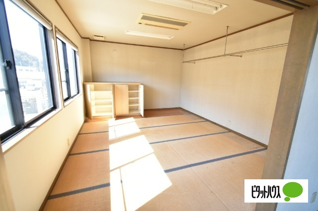 吉井町長根貸店舗の内装
