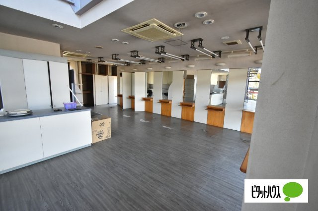 吉井町長根貸店舗の内装
