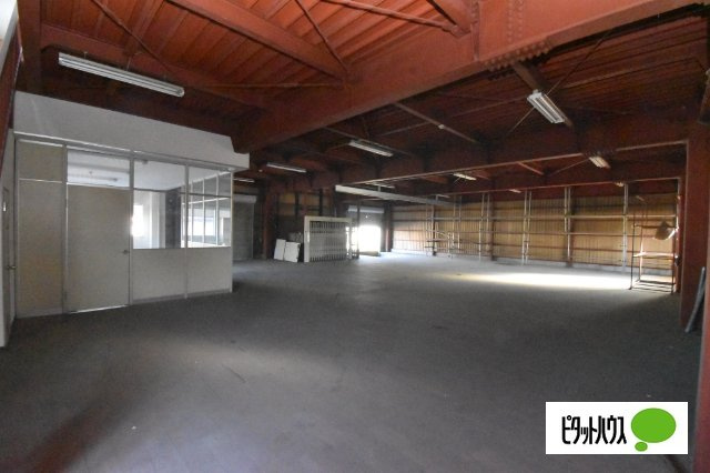 吉岡町貸倉庫の内装