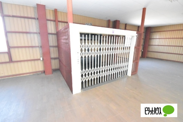 吉岡町貸倉庫の内装