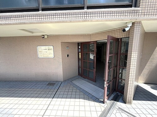 コスモ上野東のエントランス
