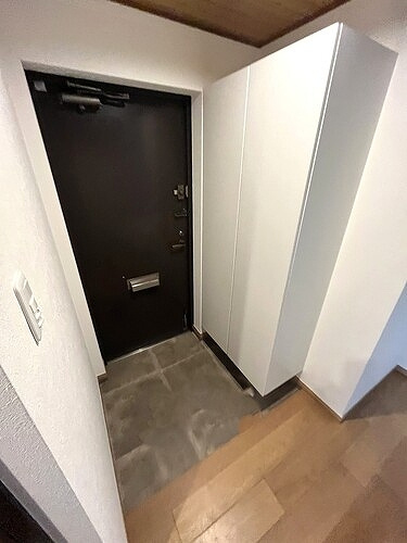 コスモ上野東の玄関