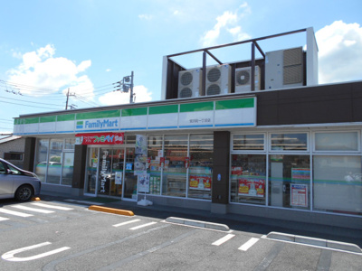 ファミリーマート宮沢町一丁目店まで220m