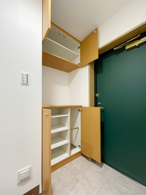 目黒区目黒本町４丁目の賃貸マンションの玄関