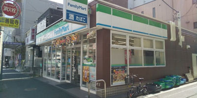 ファミリーマート 東白楽駅前店　700ｍ