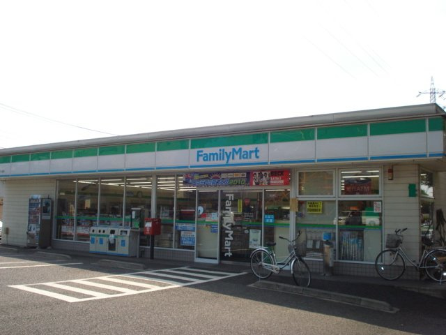 【周辺】 | ふろんてぃあｄｒｅａｍ | ファミリーマート守谷御所ヶ丘店まで819ｍ