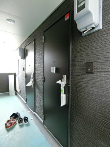 リブリ・志賀本通の玄関