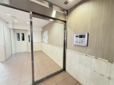 SWISS京橋のエントランス
