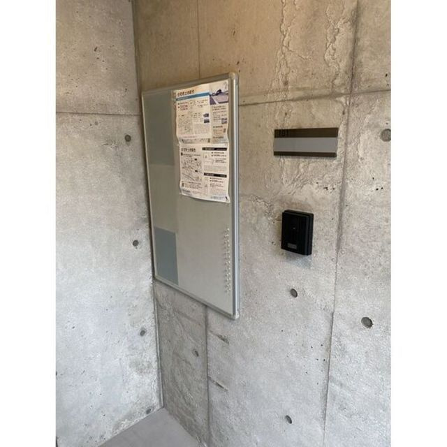 岐阜市加納大石町のアパートのエントランス|掲示板