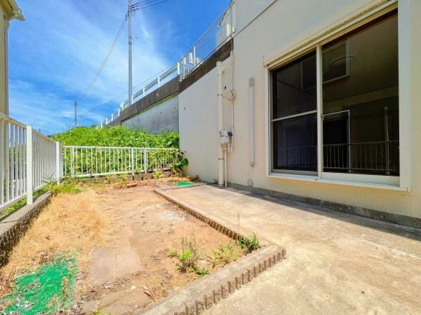横浜市緑区東本郷４丁目の中古一戸建の庭|お庭もあるのでガーデニングなども楽しめます。