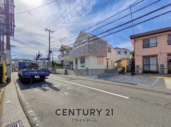 横浜市金沢区柴町の新築一戸建の前面道路含む現地写真|陽当りの良さ、住環境を現地にてご確認下さい！
周辺環境も合わせてご案内させていただきます！