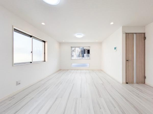 横浜市金沢区柴町の新築一戸建の居間・リビング|明るいLDK！！
陽当たり良好です。