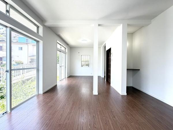 横浜市磯子区滝頭１丁目の中古一戸建の居間・リビング|明るいLDK！！
陽当たり良好です。