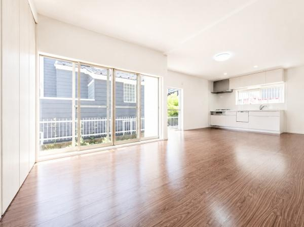 横浜市緑区十日市場町の中古一戸建の居間・リビング|明るいLDK！！
陽当たり良好です。