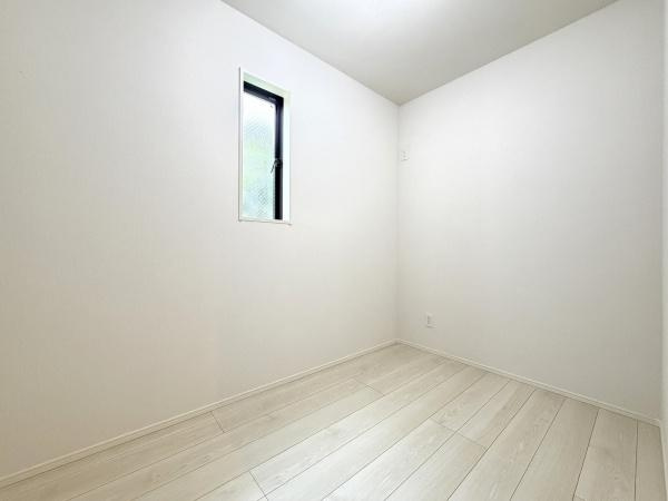 横浜市戸塚区影取町の新築一戸建の収納|ワークスペースとしても利用可能です。
落ち着きのある空間。

