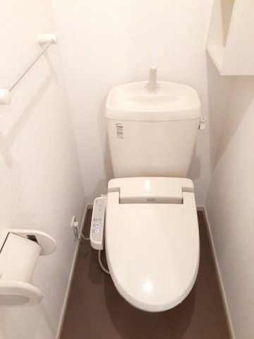 【トイレ】 | ブリアン・トレーズ | 落ち着いた色調のトイレです