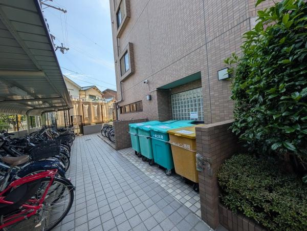 【その他共用部分】 | ディナスティ中百舌鳥 | 敷地内ゴミ出し場。きちんと分別されていてキレイなゴミ出し場所になっています！
